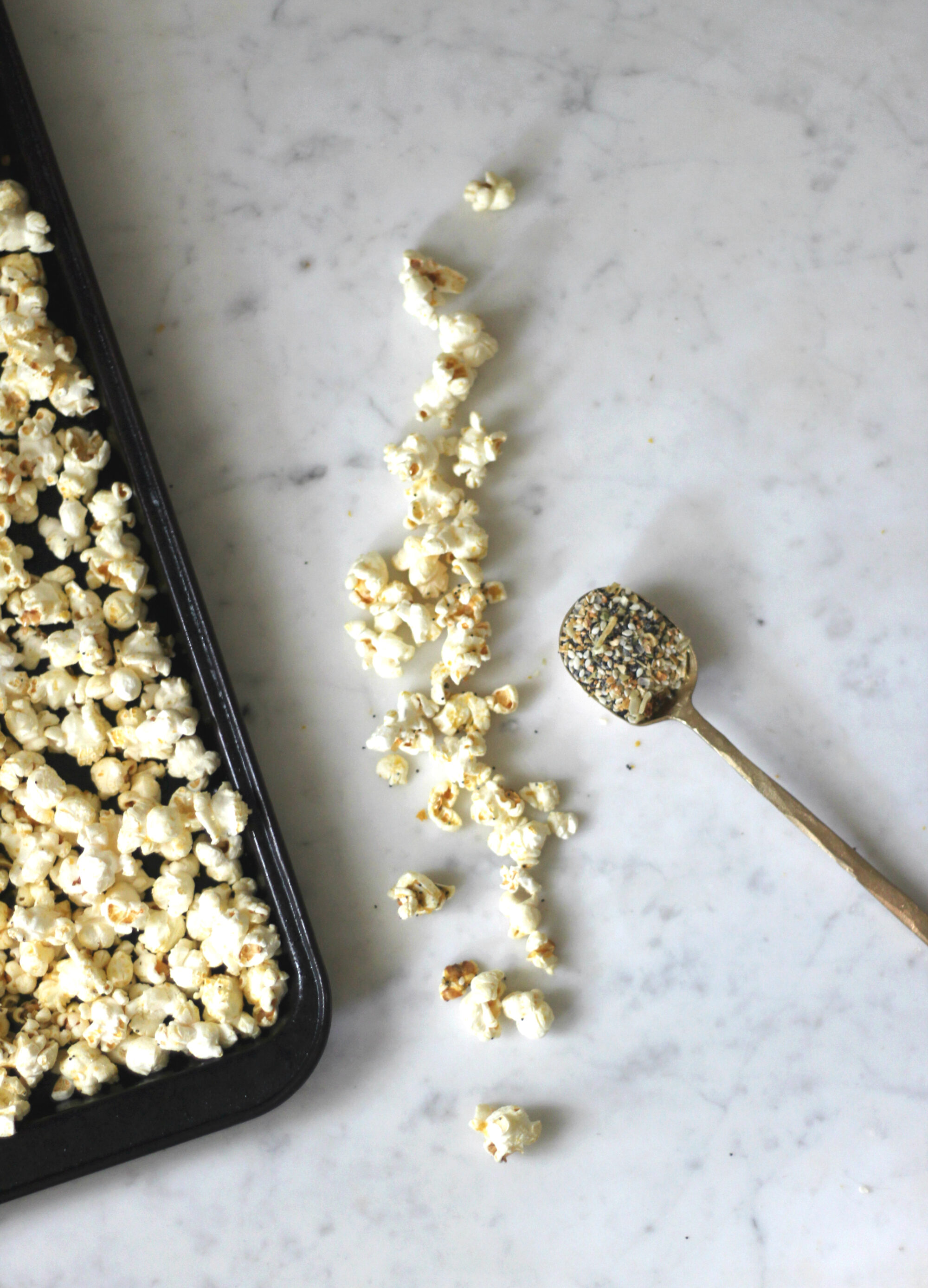Everything Bagel Popcorn with Everything Spice & Nutritional Yeast