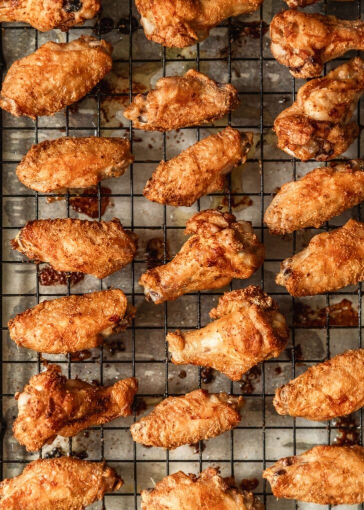 A wire rack with cooked chicken wings.