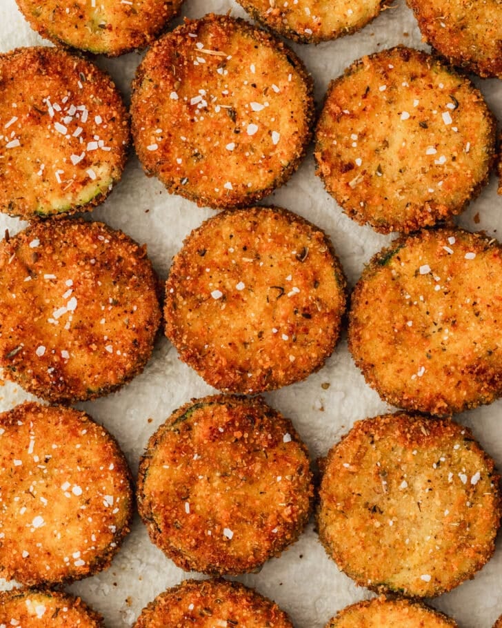 Rows of fried zucchini on paper towels.